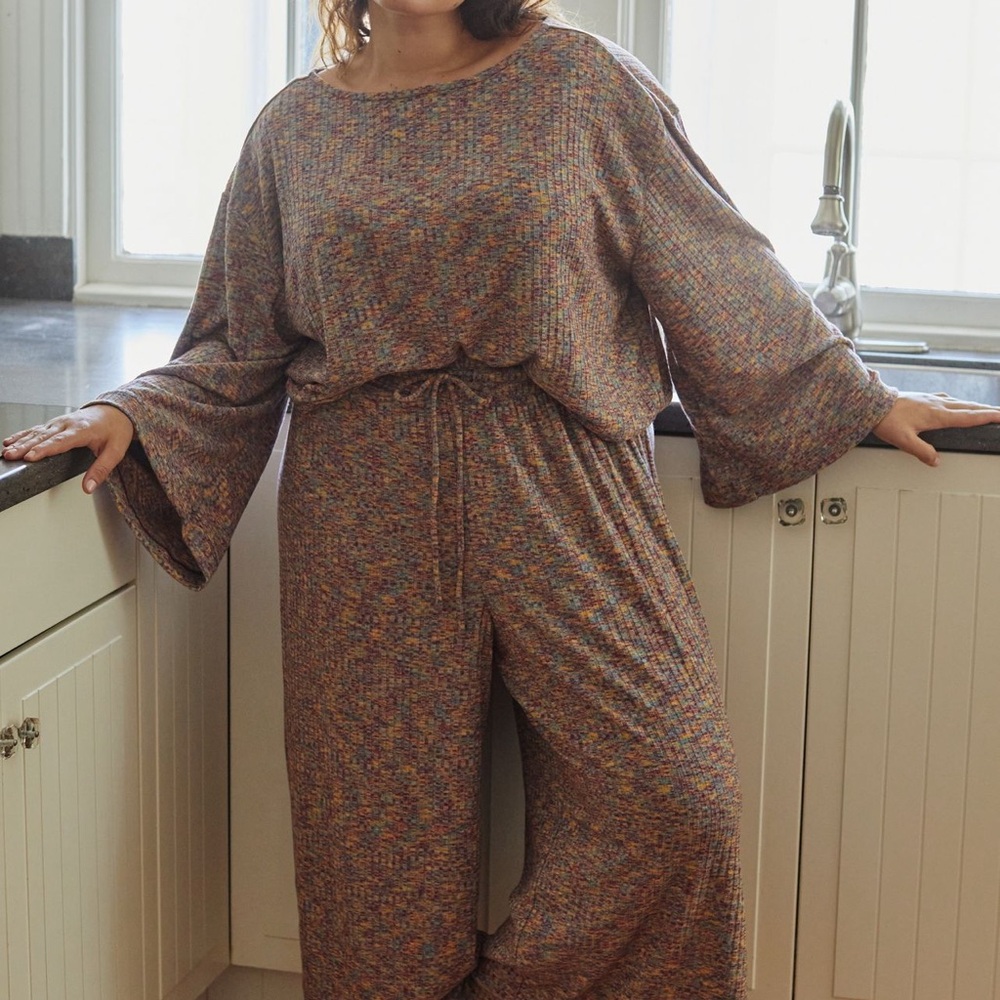 Daily Practice fit. Super soft and cozy. - Picture 3 of 13